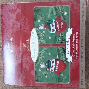 NWT 2000 Hallmark Close-Knit Friends.